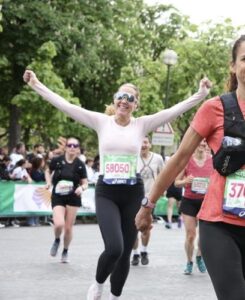 Erin Renner on the Paris Marathon course